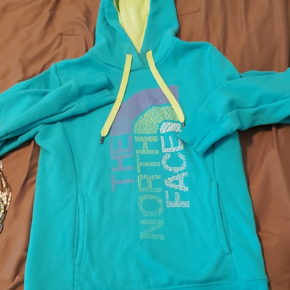 North face pullover